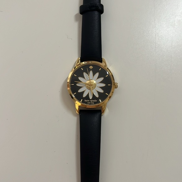 Daisy Kate Spade Watch - Picture 3 of 5